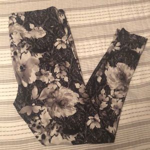 LulaRoe Tall and Curvy Leggings
